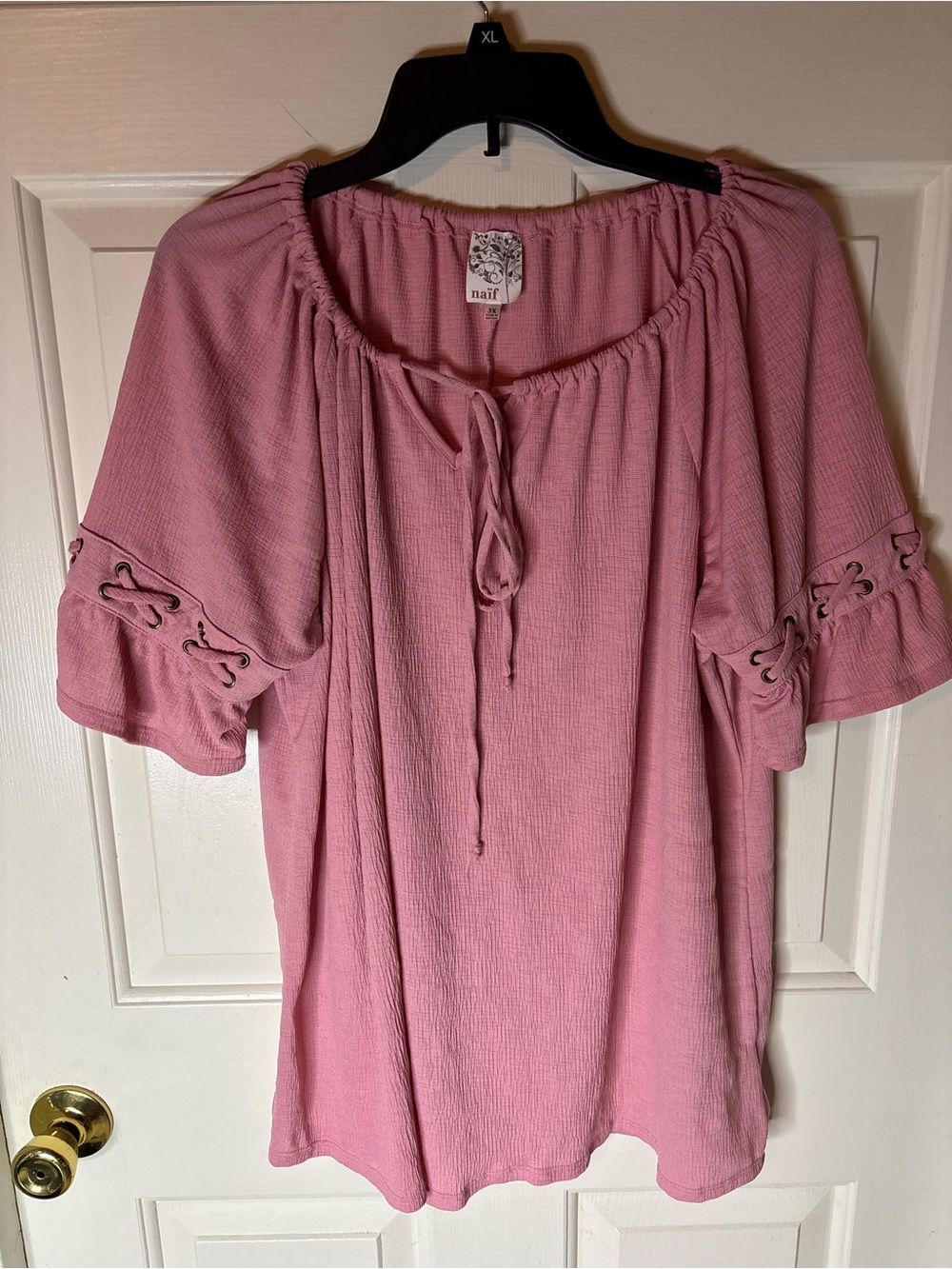 Women’s Short Sleeve Blouse Dusty Rose in color Tie-Neck Size 3X Like New